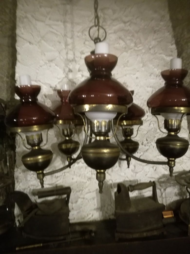 Candeeiro de 5 lâmpadas muito antigo e impecável.