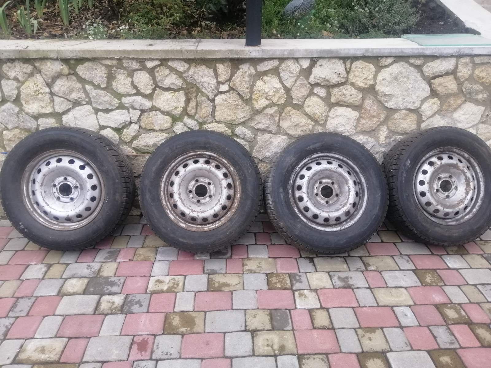 Резина зимова 215/65R 16