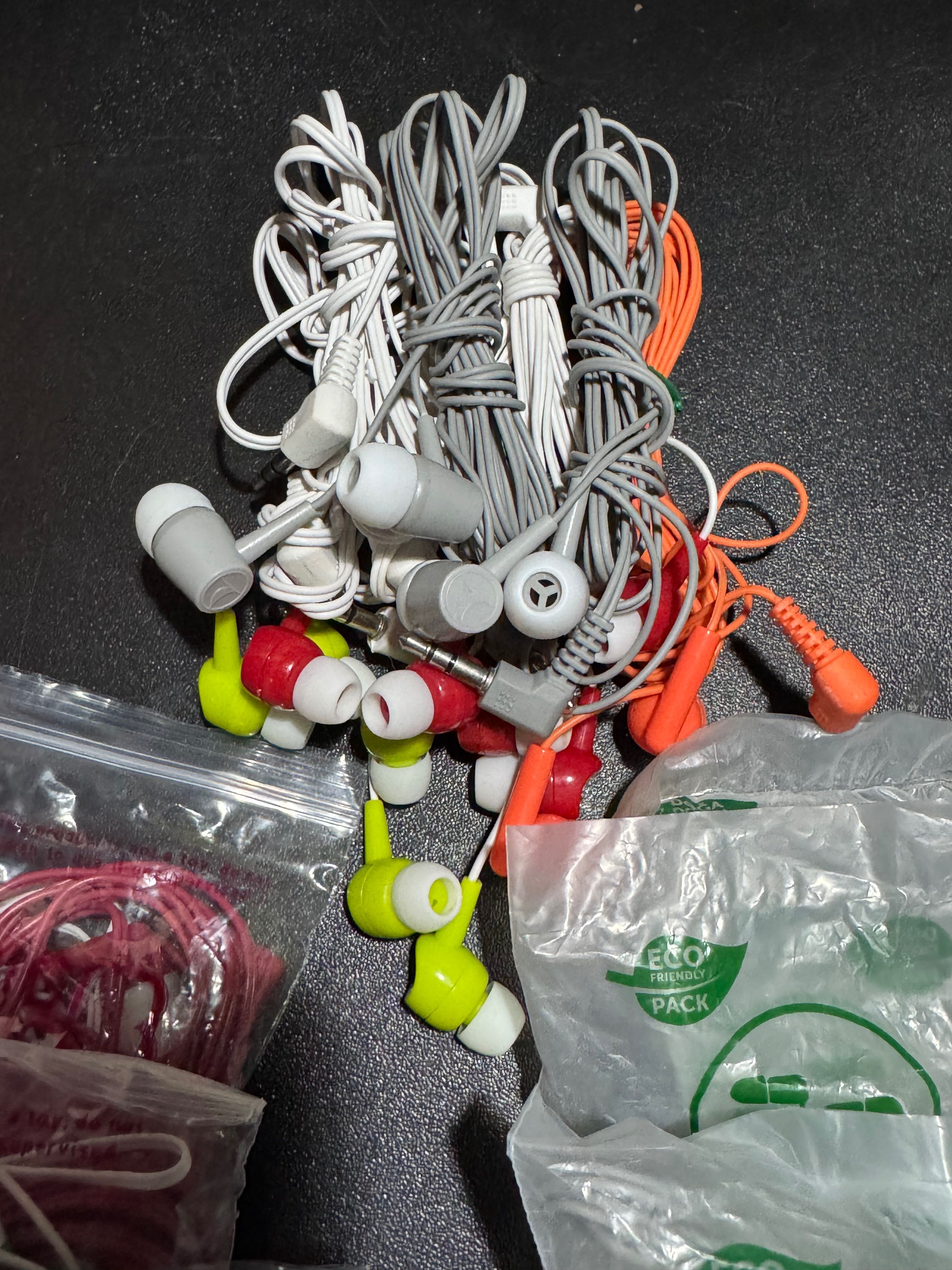 19 Auriculares / Fones / Earphone universais sem marca (conjuntos)