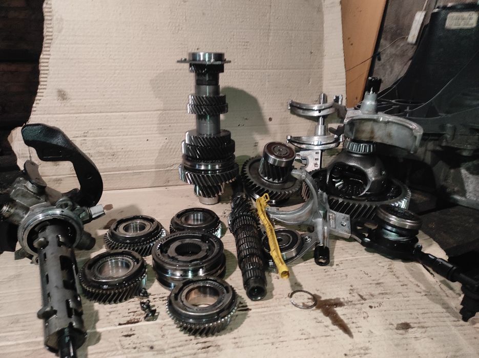 Volvo V50  6 Ступка КПП в розборі 1,6 hdi коробка Ford C-Max Focus 3