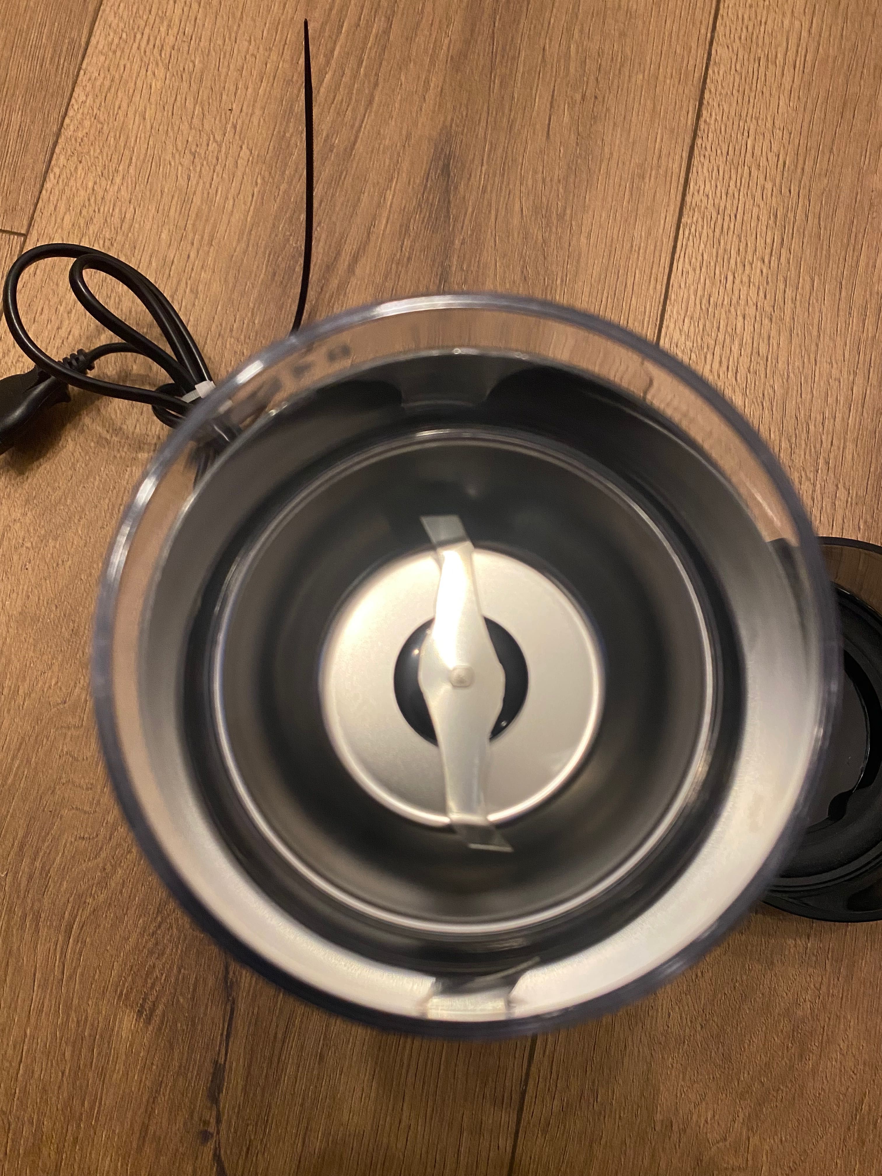 Młynek do kawy DeLonghi KG200