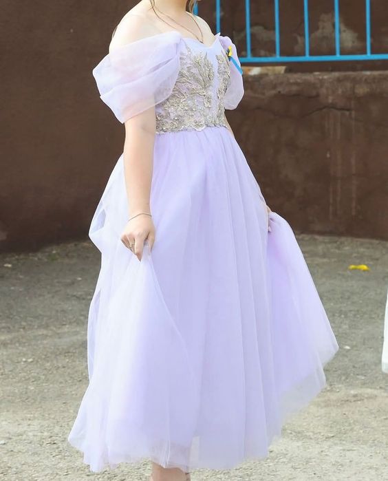 Випускне плаття кольору ніжної лаванди