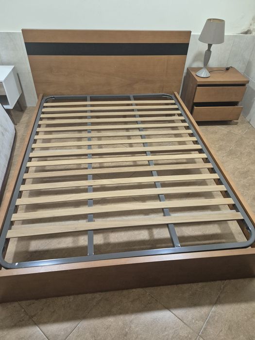 Cama de Casal + Mesinha