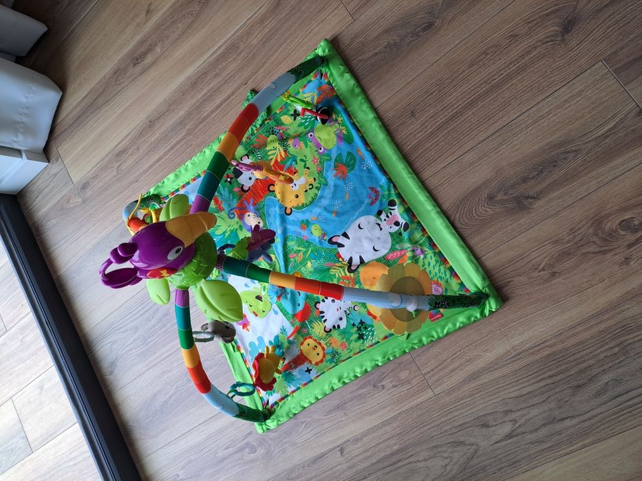 Mata edukacyjna Fischer Price z grającą papugą