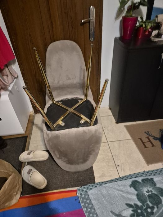 Witam sprzedam 2 krzesełka Walensija w idealnym stanie wprawie nowe