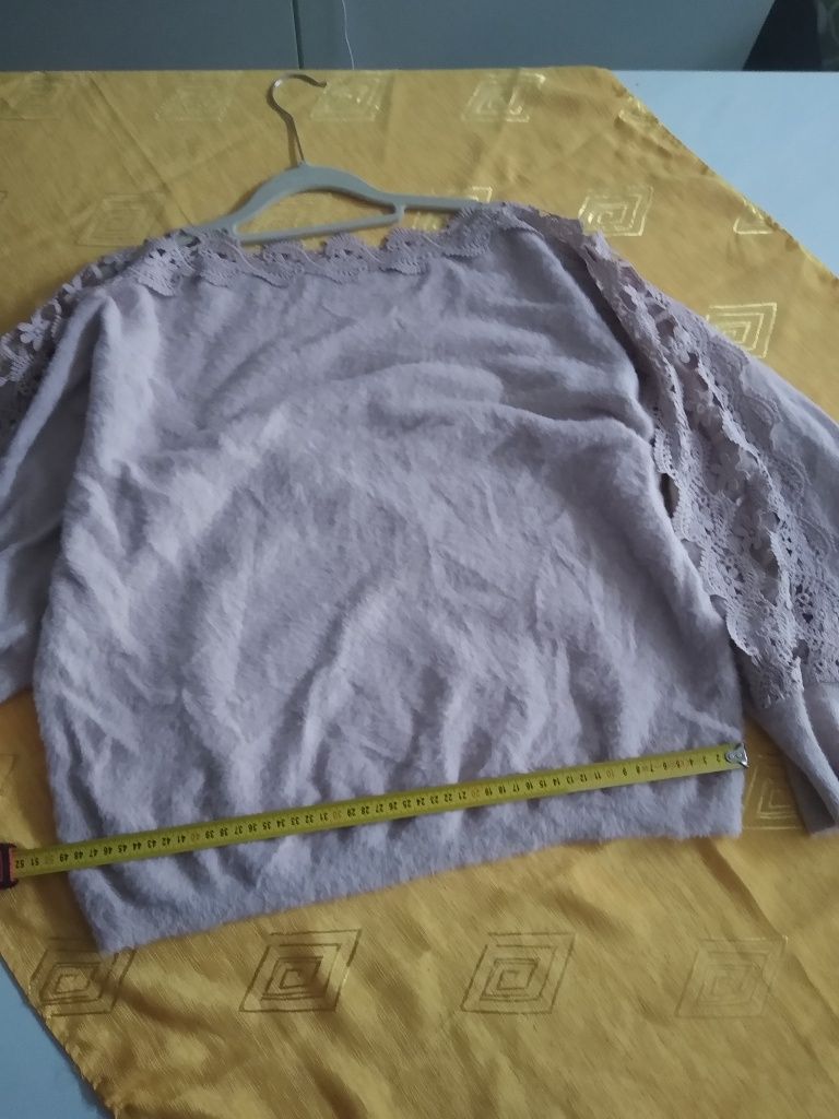 Różowy sweter z aplikacją jak alpaka