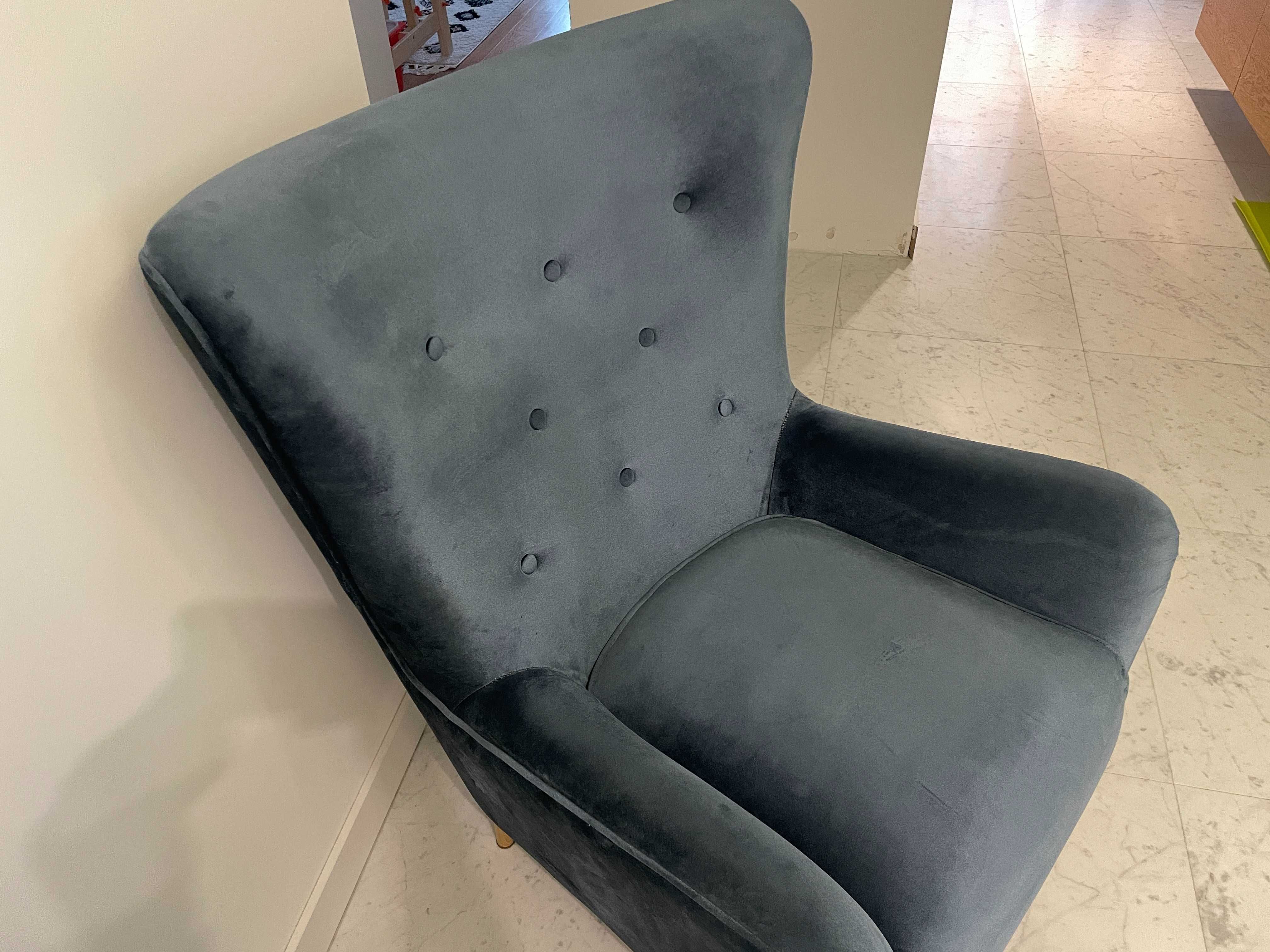 Fotel wypoczynkowy, welurowy, odcienie niebieskiego-błekitu
