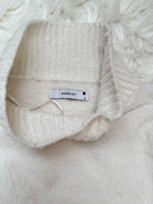 Bialy Sweter Reserved