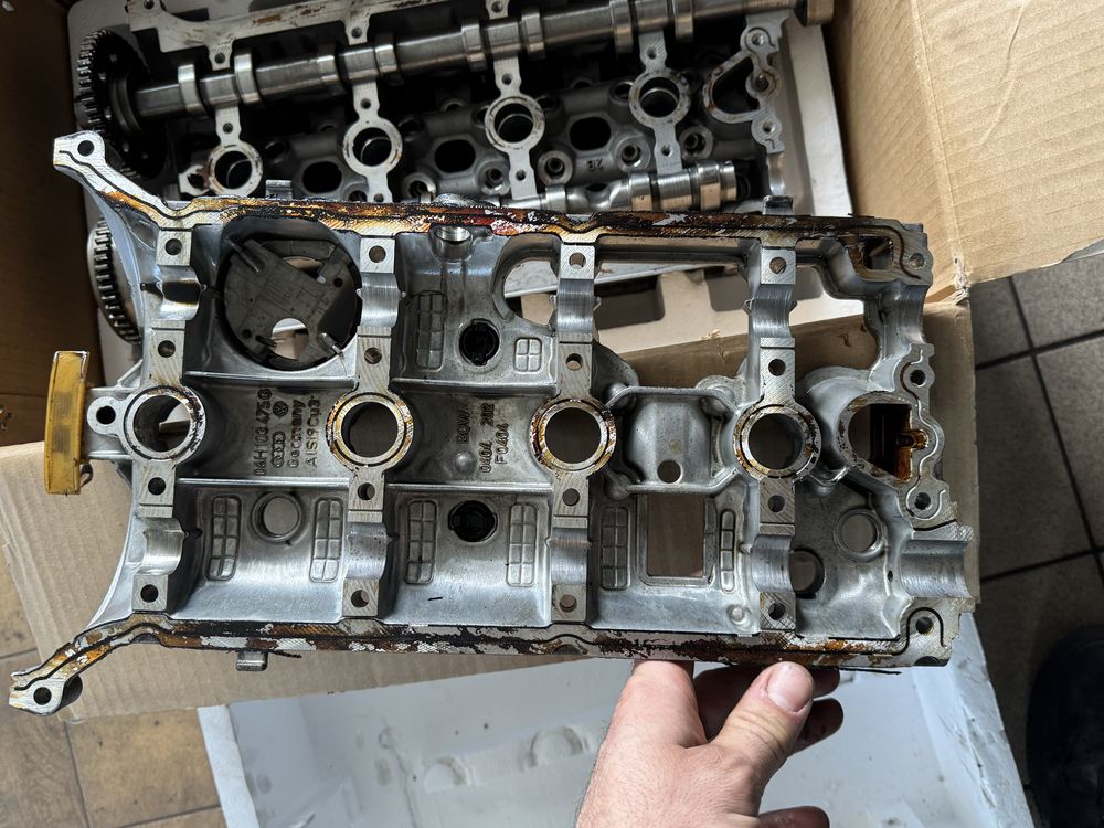 Głowica z wałkami 1.8 tsi CDAA