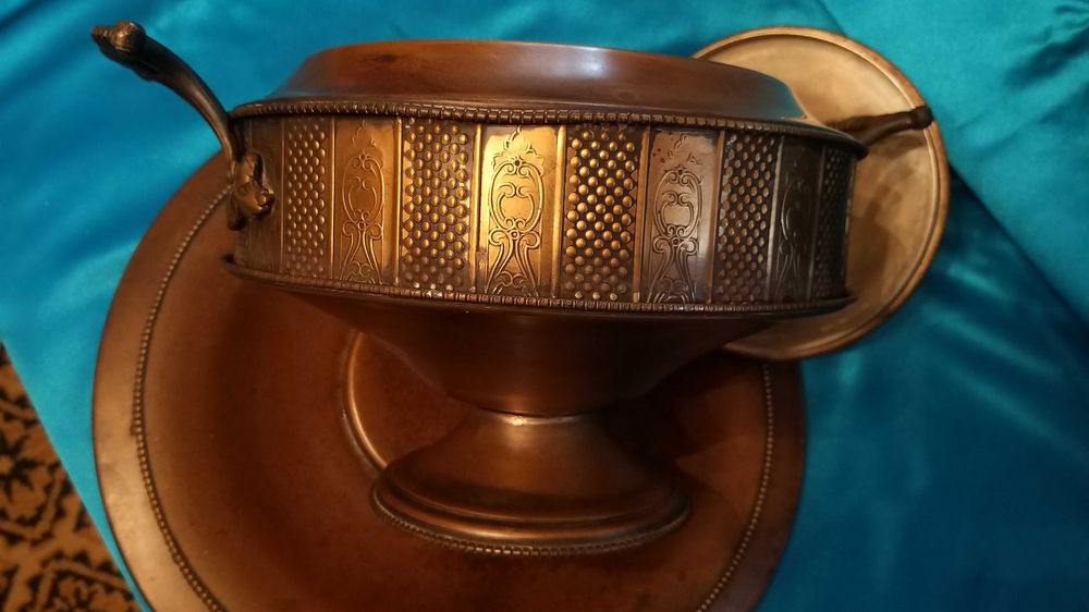 terrina e prato muito antigo