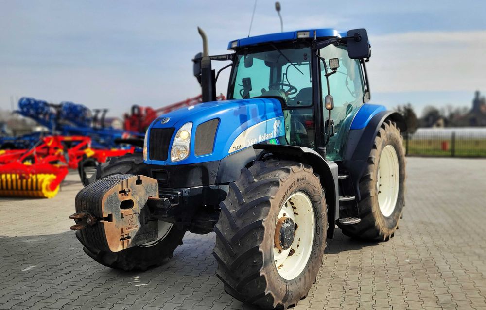 Ciągnik rolniczy NEW HOLLAND TS135