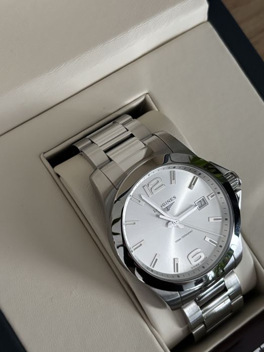 Longines Conquest 41 mm kwarcowy srebrny L3.759.4.76.6