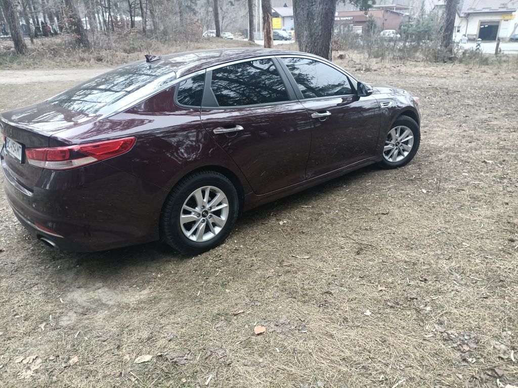 Автомобіль КІА Оптима 2017