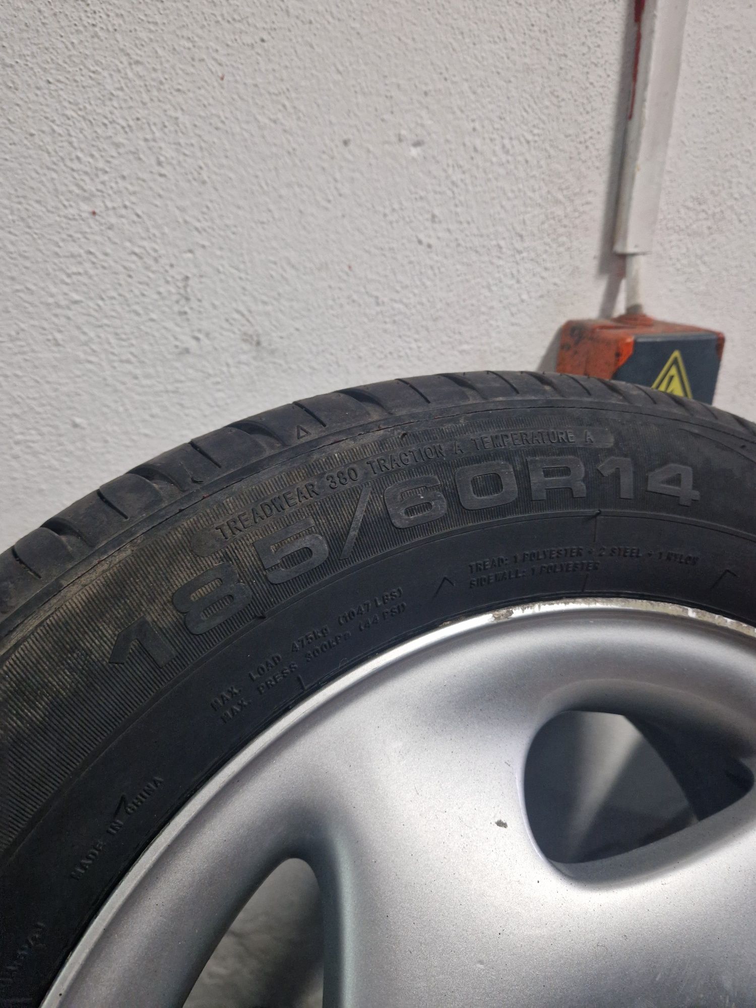 Rodas fiat punto r14 com pneus