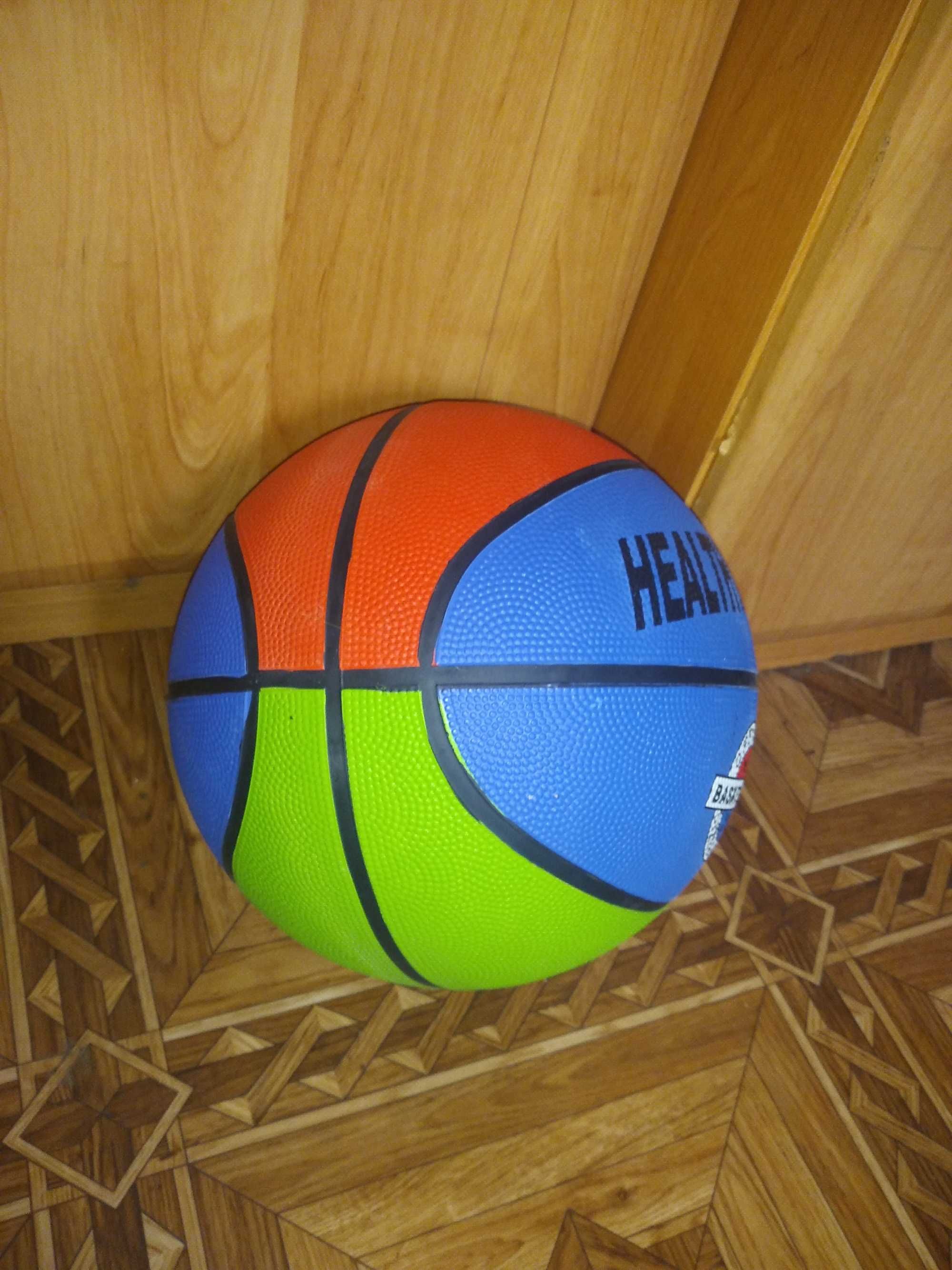Баскетбольный мяч, насос для мячей