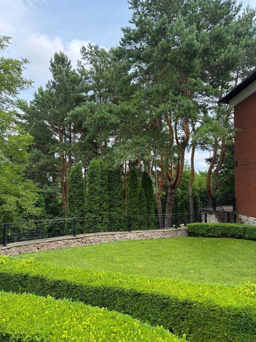 Особняк в элитном п,Лесники с потрясающим участком!Инвертор,генератор!