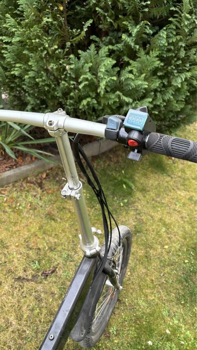 Електровелосипед з складним механізмом