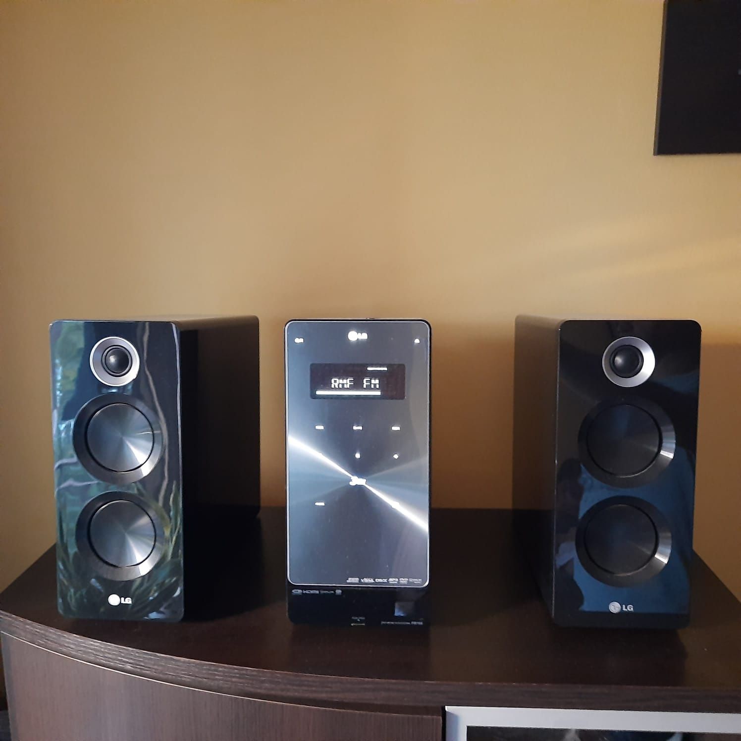 Mini wieża LG FB166