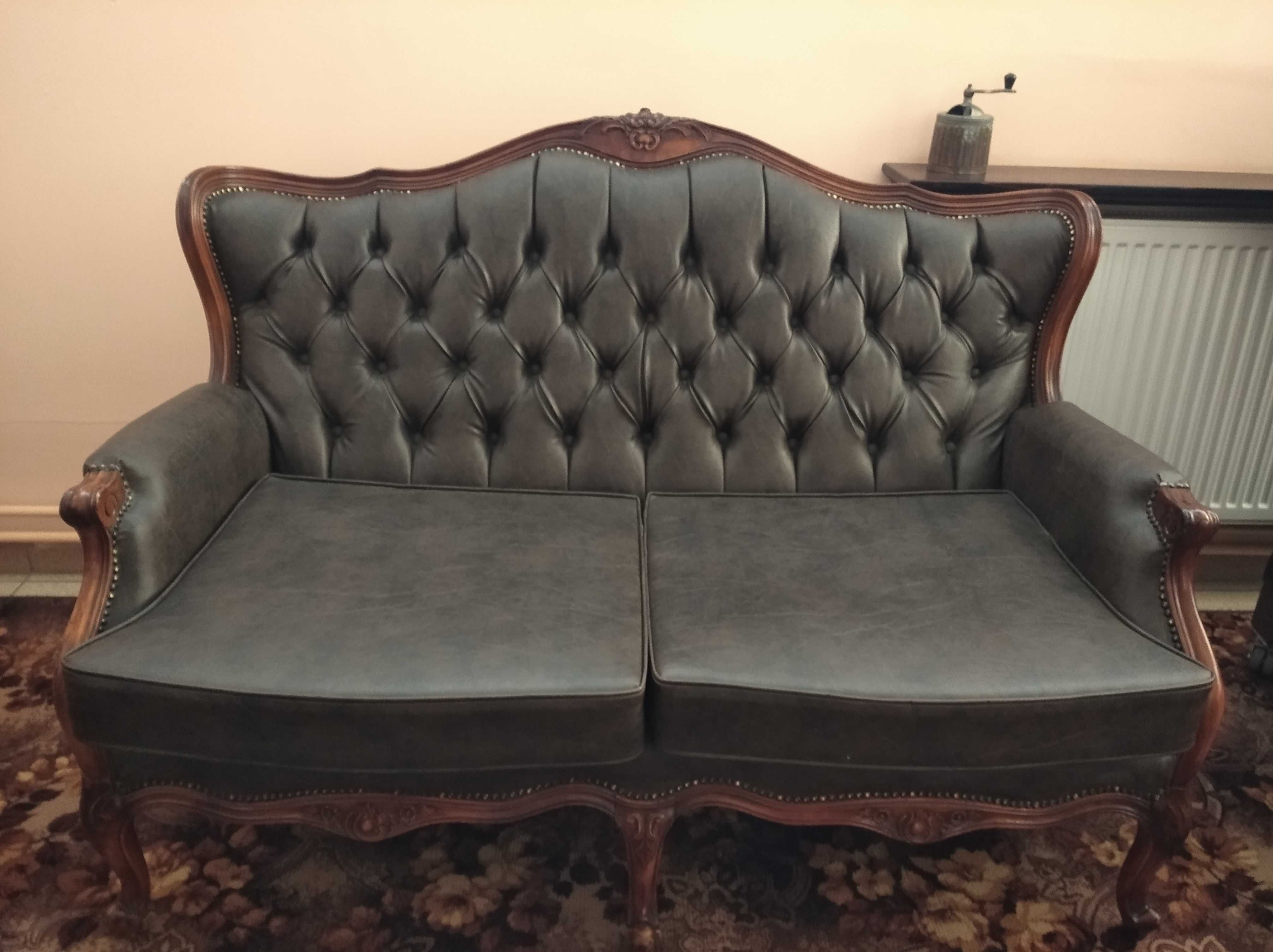 Zabytkowa drewniana sofa - antyk