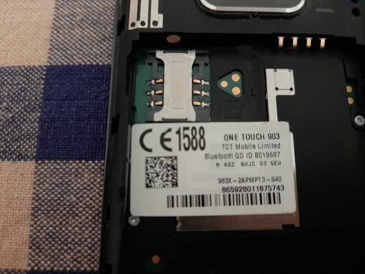 Telemóvel Alcatel OT- 983