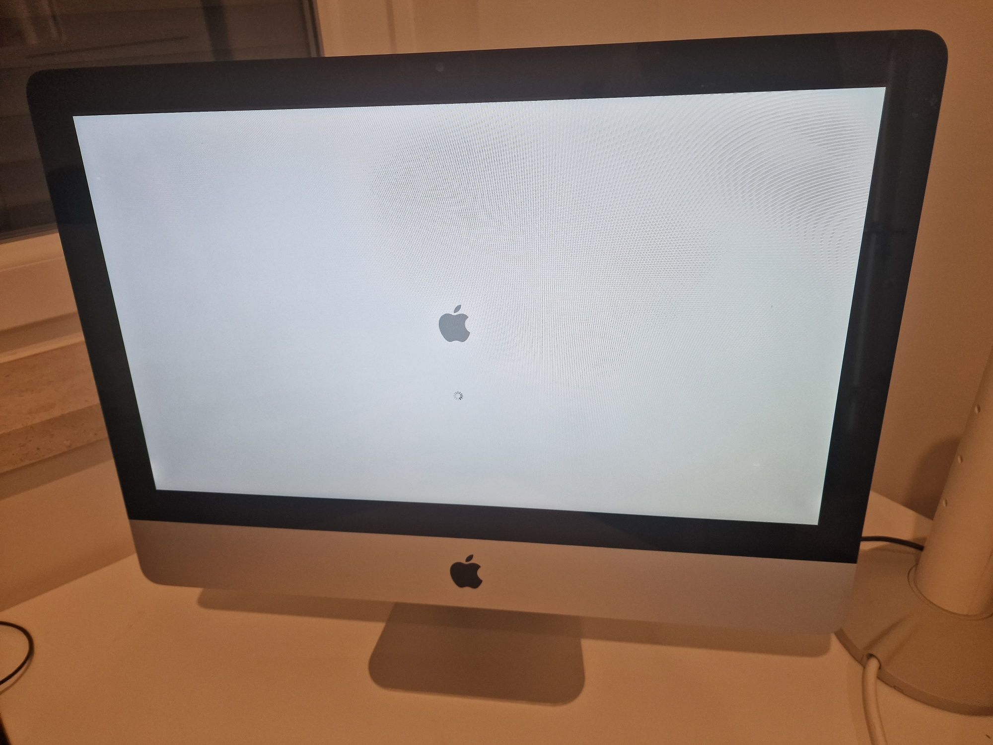 Apple iMac 21,5" Core i3 3,06GHz
