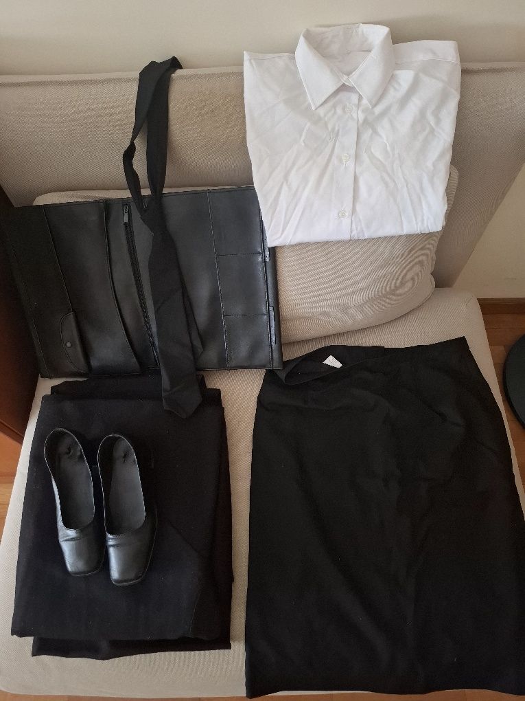 Traje académico como novo