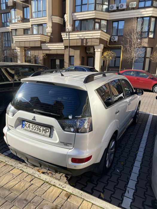 Mitsubishi Outlander XL 2011 2.4 Бензин 4WD
