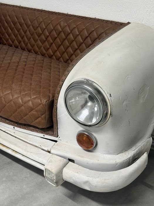 Sofá Automóvel estofado em pele
