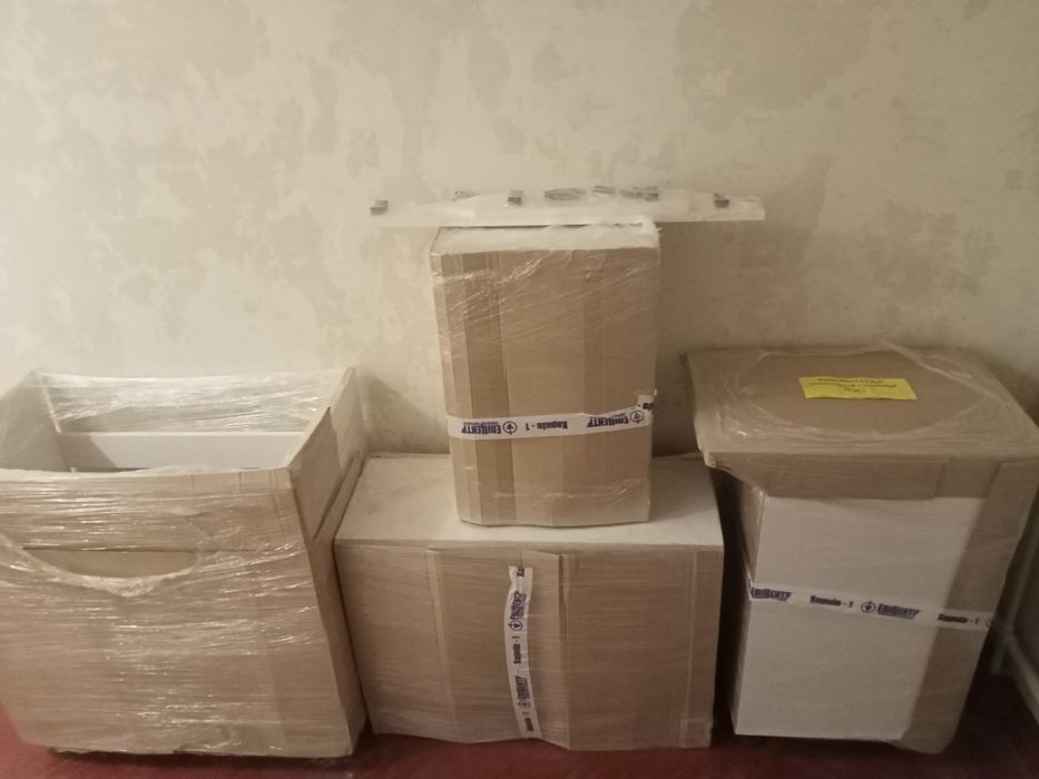 Продам кухню "Берта" 1,2 Дуб сонома/белый , столешница,мойка и полки.