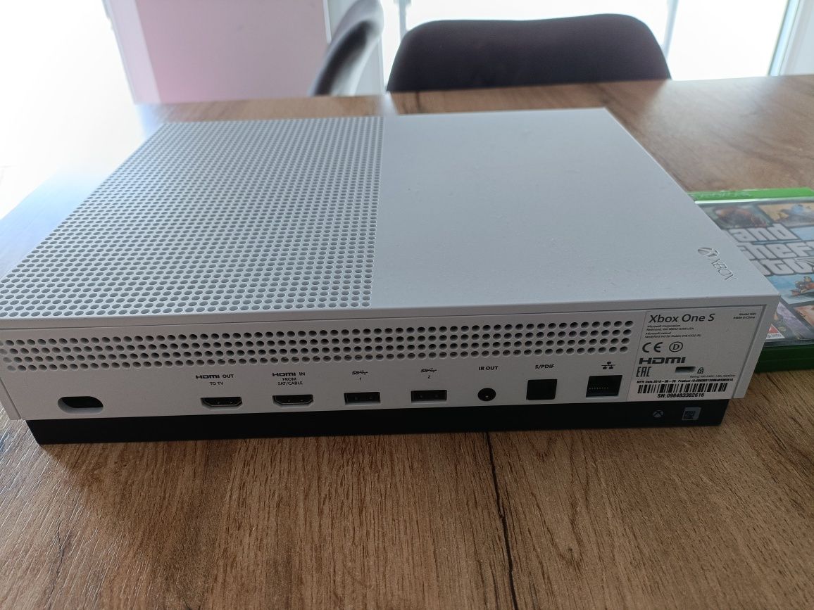 Xbox one s 1tb cały komplet+ GTA V