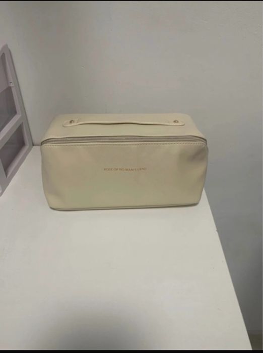 Kosmetyczka nowa pojemna