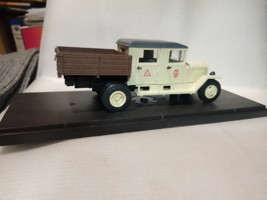 Продам модель автомобиля "Мини классик".