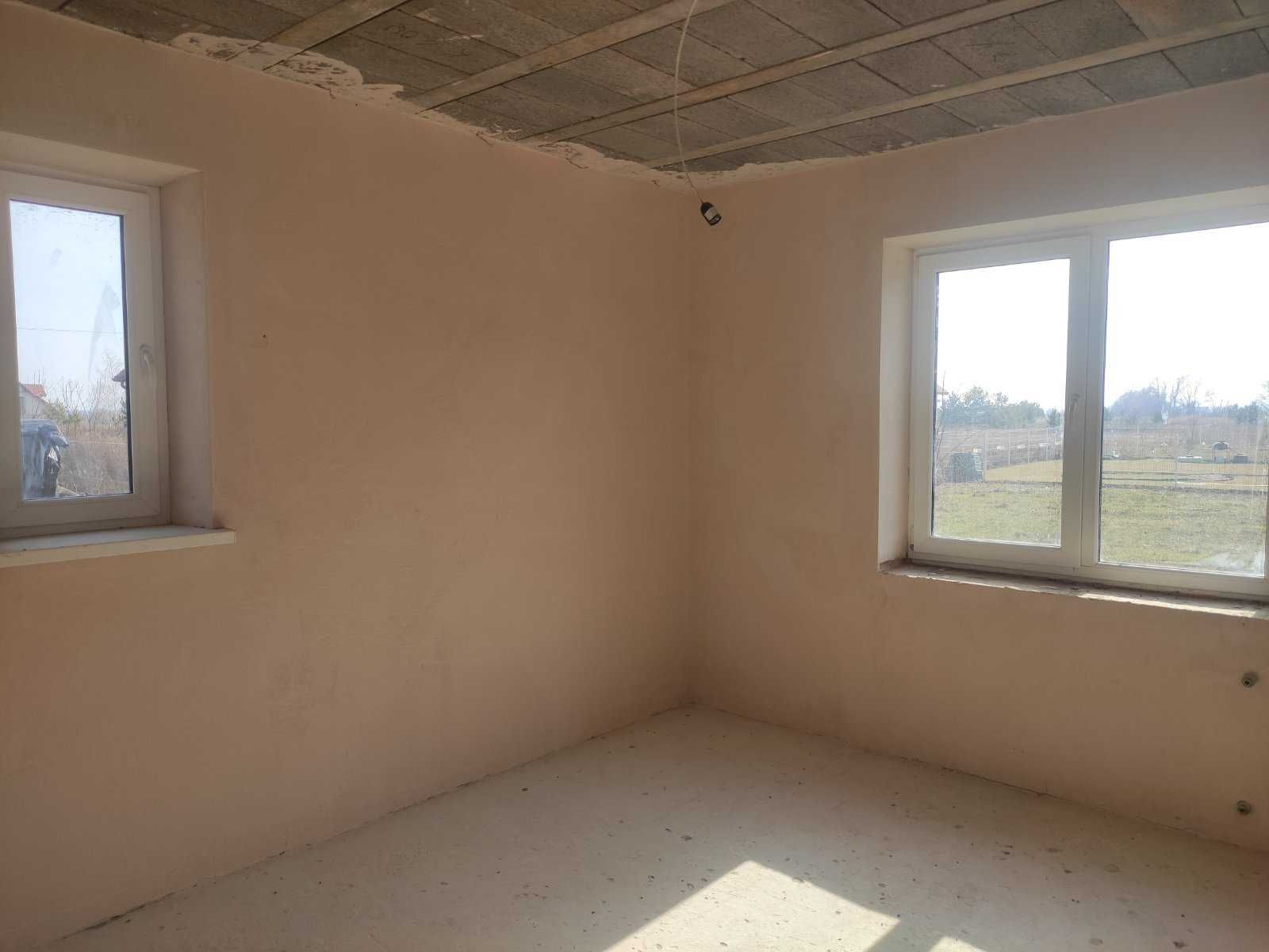 Закрите містечко Продаж будинку неподалік Києва біля лісу та озера