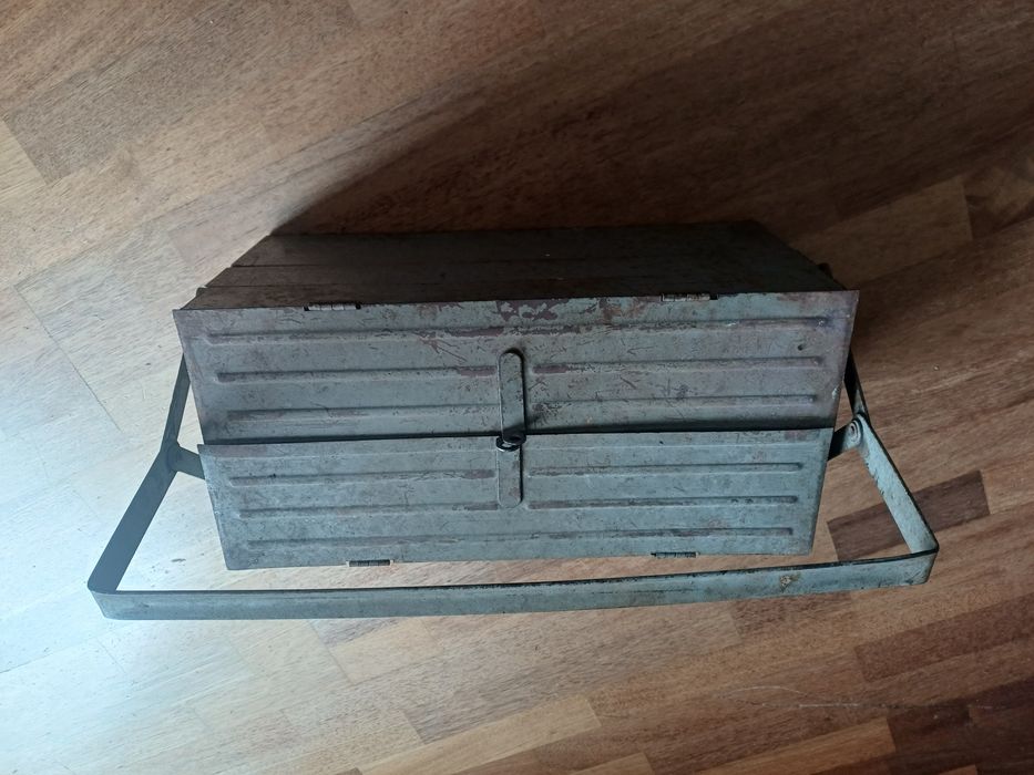 Skrzynka narzędziowa narzędzia  metalowa