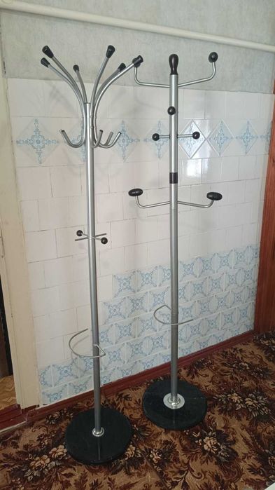 Стійка вішалка для одягу