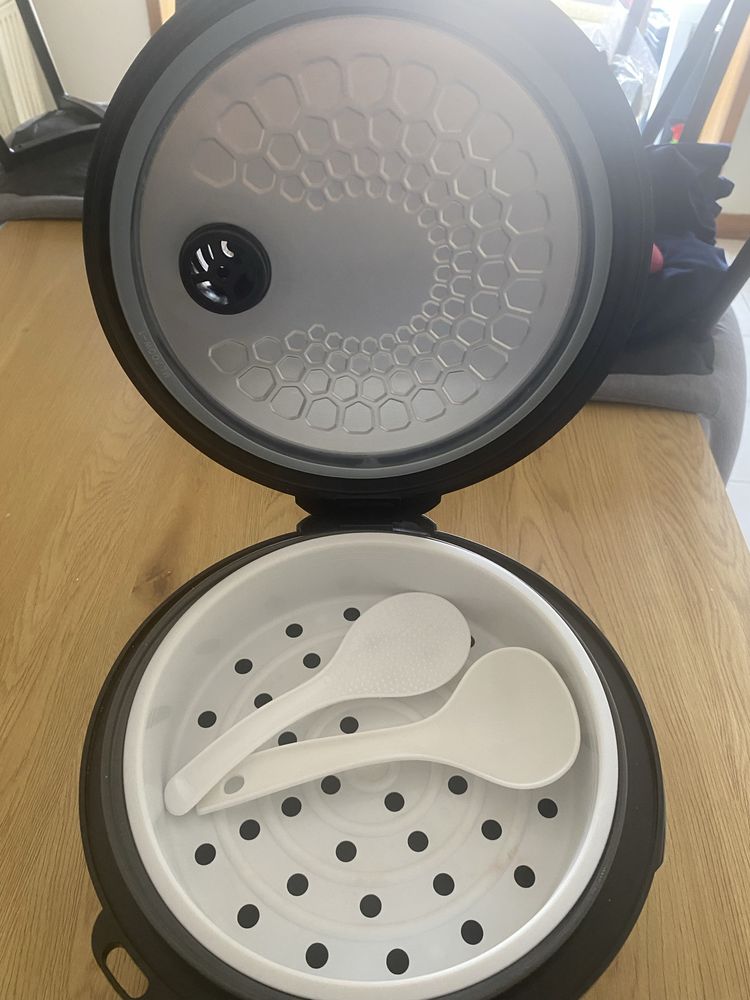 Panela eletrica robot de cozinha  multifunções pouco usada