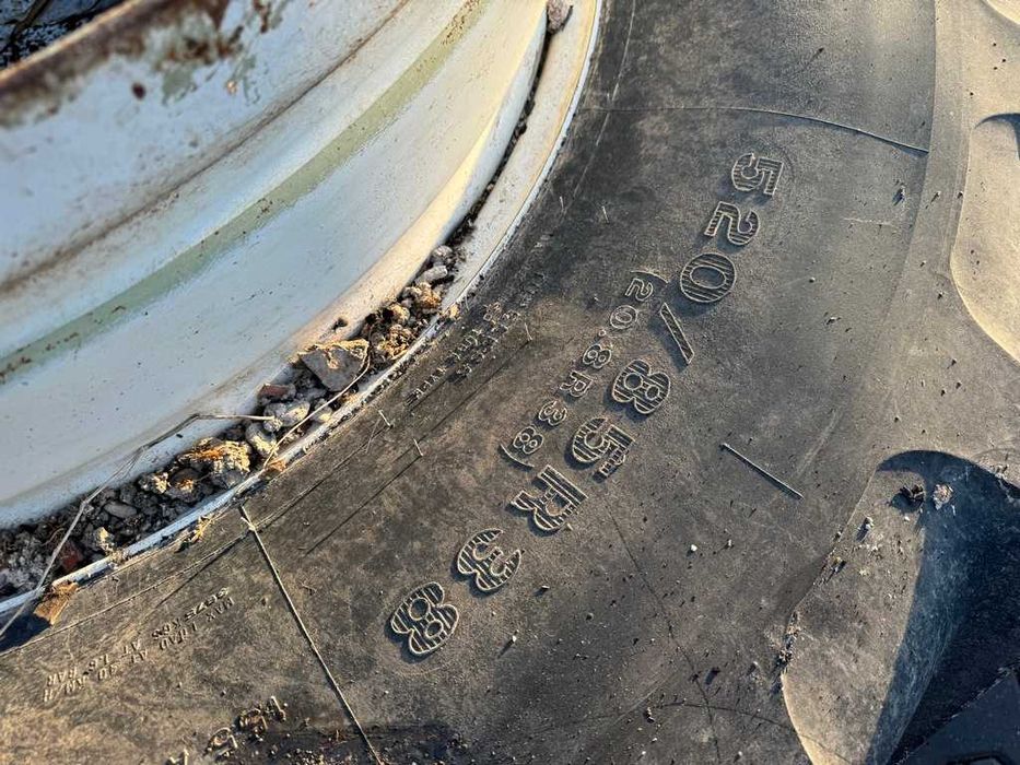 Koła bliźniacze tył R38 opony felgi komplet AGCO VALTRA FENDT MASSEY