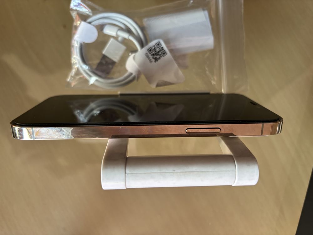 Vendo IPhone 12 Pro 256GB como novo com caixa e garantia de loja