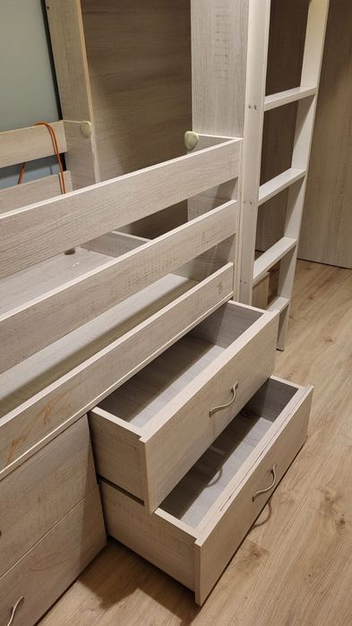 Łóżko dziecięce, antresola