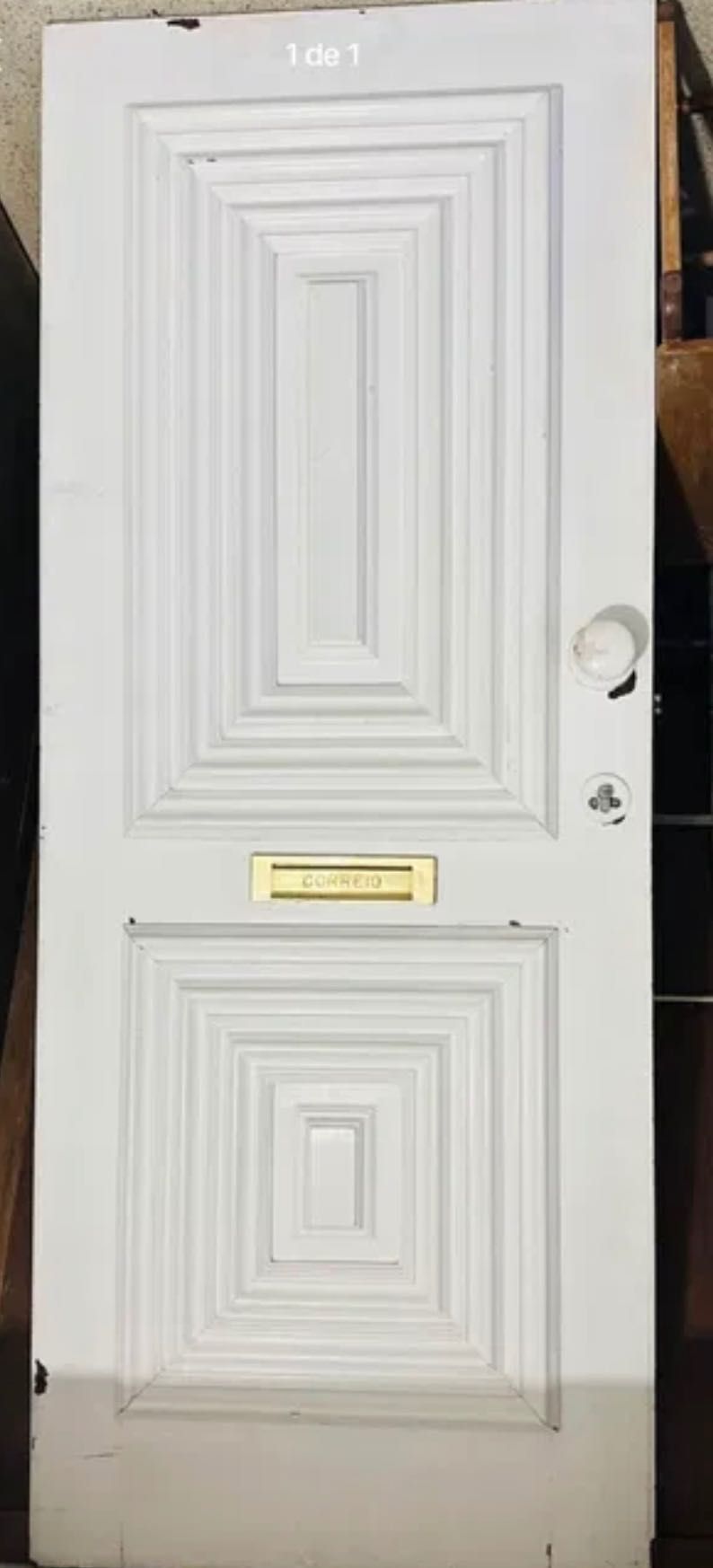 Porta blindada com chaves e canhão
