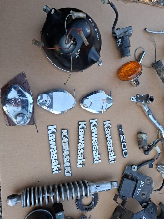 Kawasaki kz 200 głowica  emblemat amortyzator części