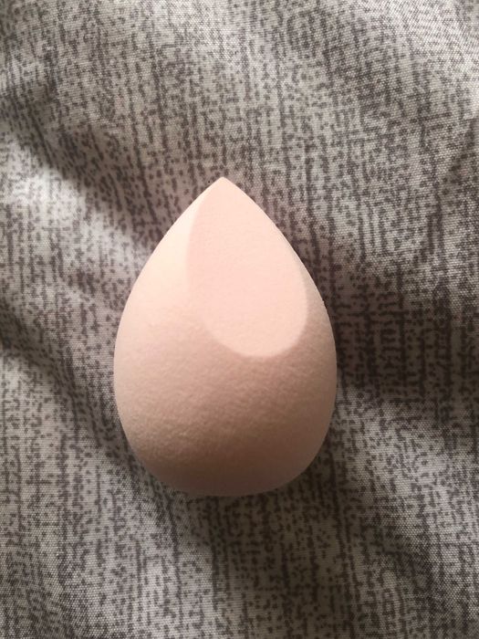 Esponjinha de maquilhagem com caixa