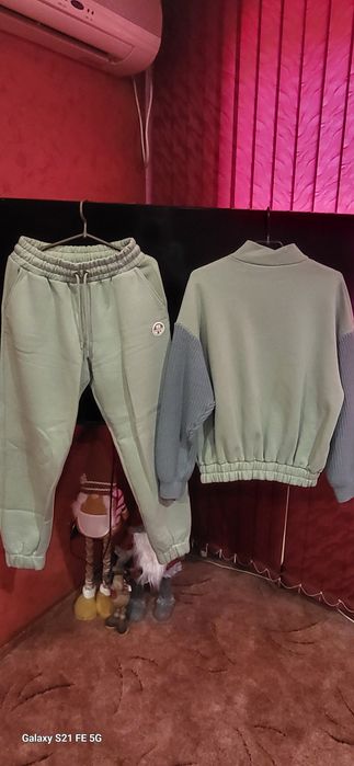 Женский теплый кастюм.