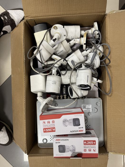 Комплект відеоспостереження HIKVISION — 10 камер + 2 відеореєстратори