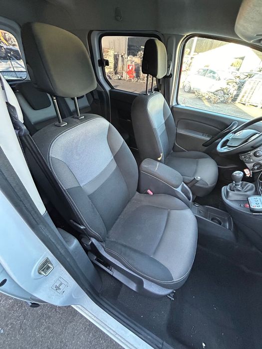 Renault Kangoo III lift fotele komplet kierowcy pasażera kanapa tył 2013-2017