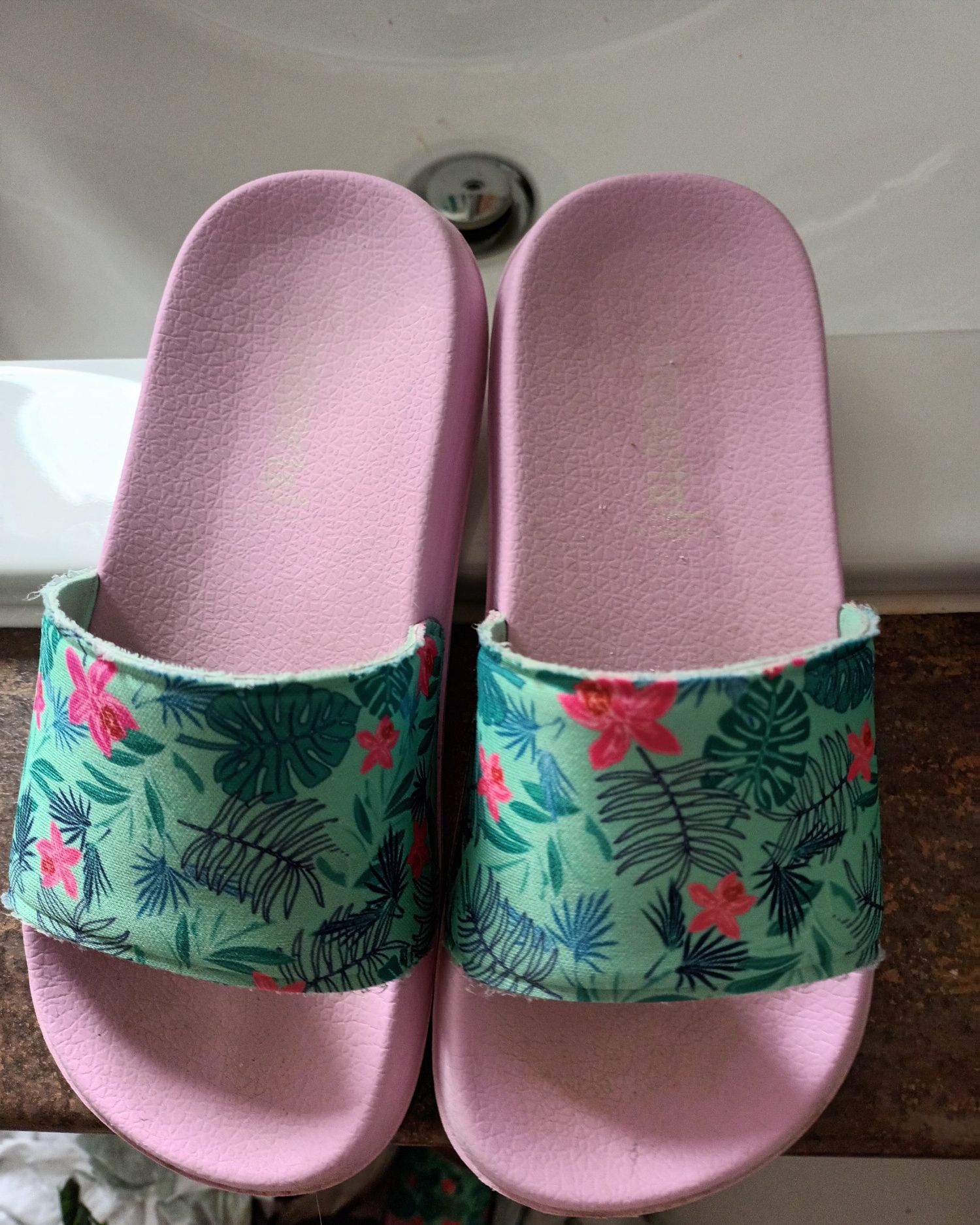 Buty lakierowane czarne 33 plus klapki