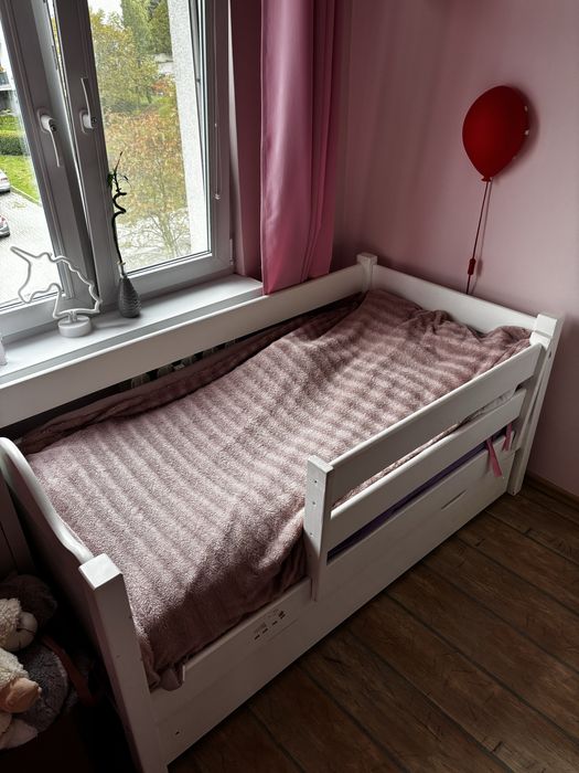 Biale drewniane lozko 160x80