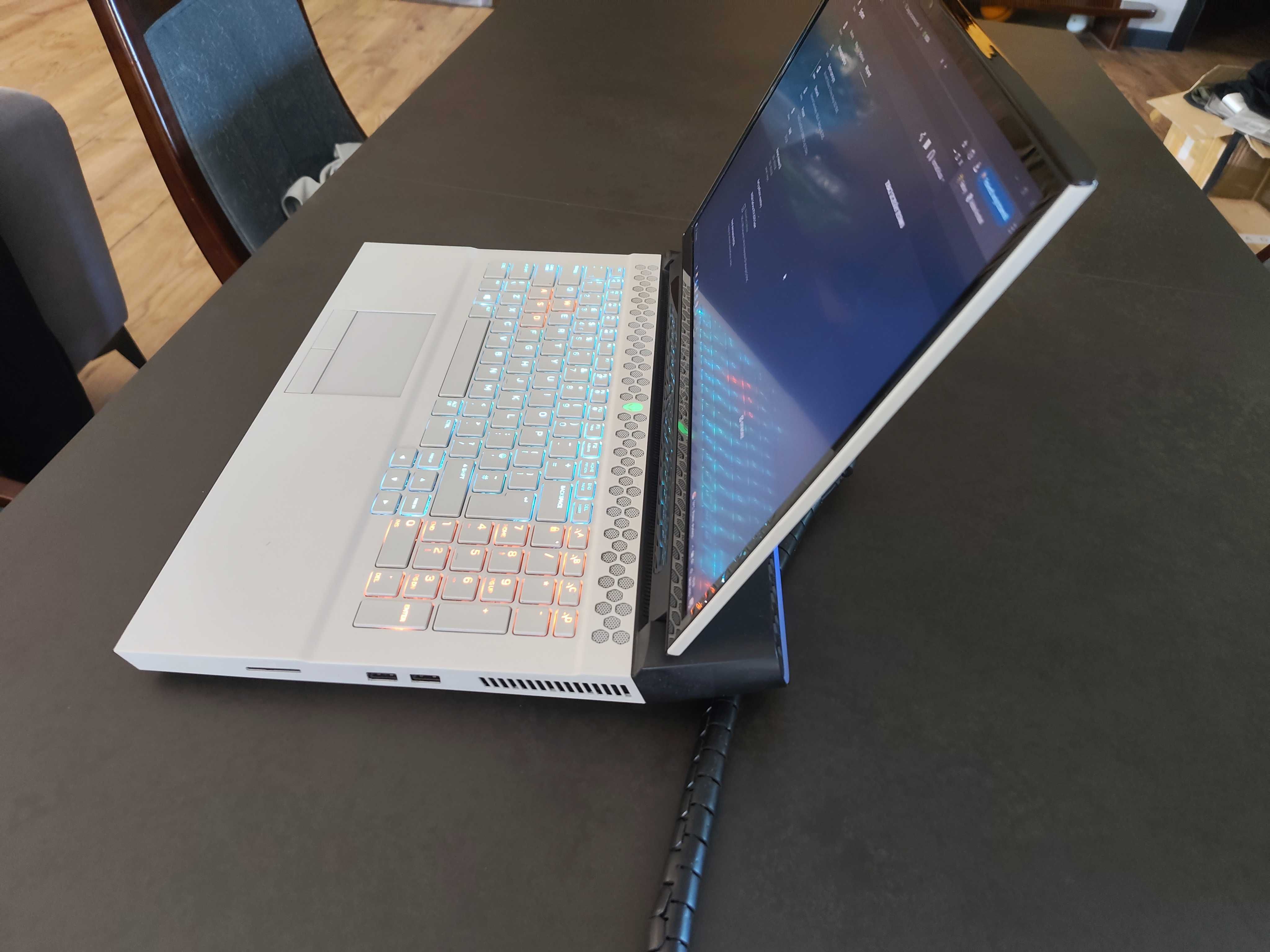 Alienware Area -51m R2 , 17,3  , i9-10900K,  RTX 2070 SUPER