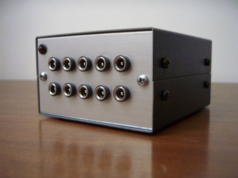 Fonte de alimentação para pedalboard