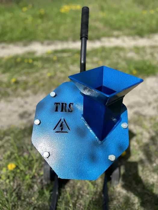 Подрібнювач гілок та бур'янів щепоріз 220 В. Металевий. 2,2 кВт.